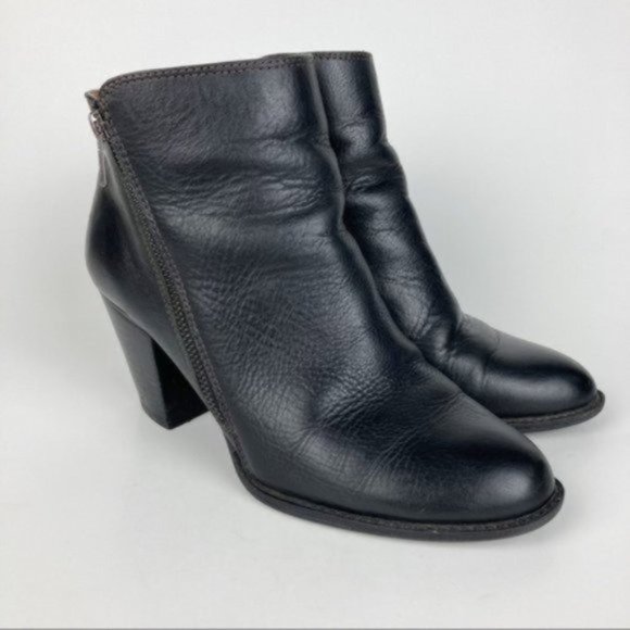 Sofft Shoes - Sofft Black Leather Zipper Ankle Boots Size 8.5M